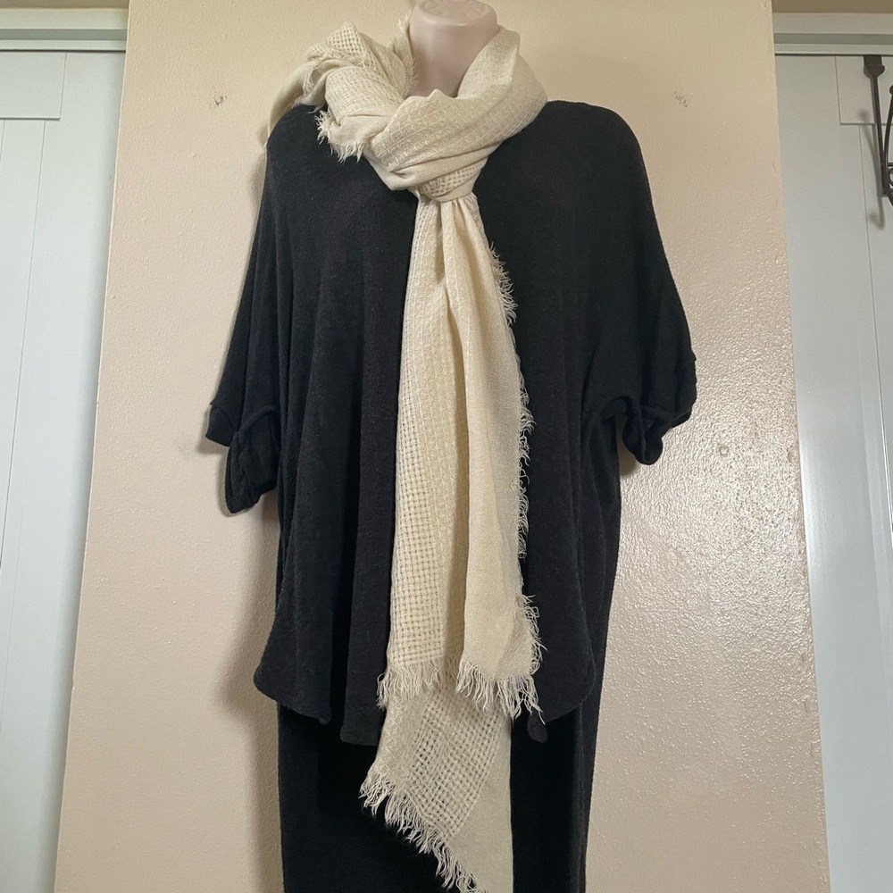 Elegant cream Scarf